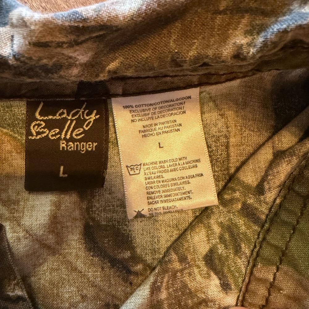 Women’s Camouflage Button-Up Shirt - Green Camo - Picture 2 of 2